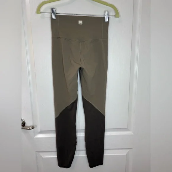 Vuori•High Rise Colorblock Studio Legging•Light Oregano Green•10/10 EUC•Sz XS - Picture 7 of 16